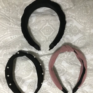 Diadem olika  - ROSA DIADEM SÅLT! Olika diadem, 60:-/styck eller 110:- för både två! Inga skavanker. Rensar garderoben så allt ska bort! Frakt bjuder jag på! 🥰 MÖTER INTE UPP