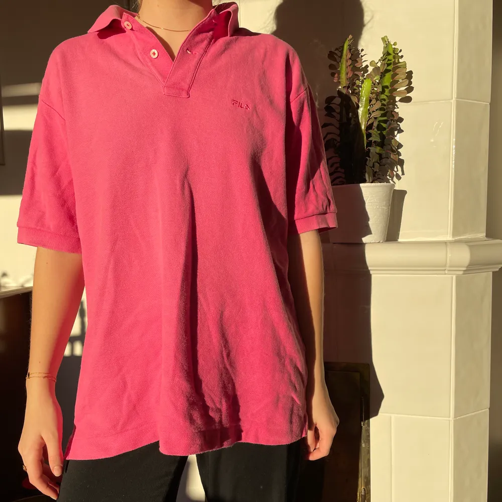 Rosa pikétröja från FILA i storlek L. . T-shirts.