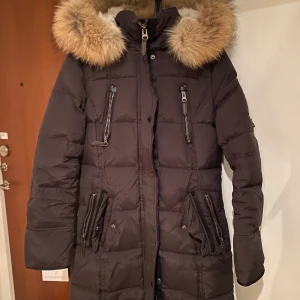 Rock and Blue vinterjacka  - Vinterjacka från Rock and Blue i storlek 38. 1500kr. Passar mig som är en storlek 36.