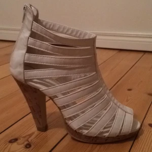  - Strl 36, passar dock mig också som vanligtvis har strl 37!