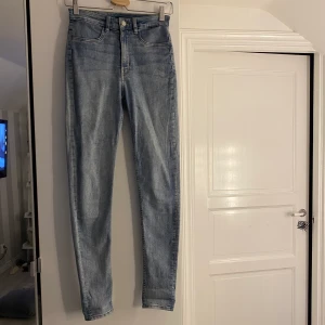 Blå skinny jeans - Fina blå skinny jeans💙