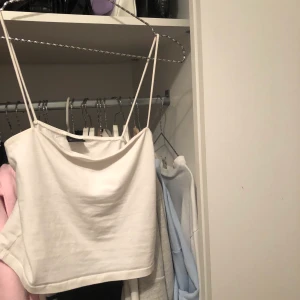 Linnen från Gina Tricot🤍 - storlek: M väldigt bra skick  använt plagget max 4 gånger 20kr/st  🤍