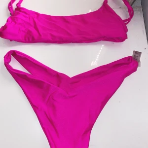 Bikini  - Halvt string bikini från Shein. Använd 1 gång💕💗