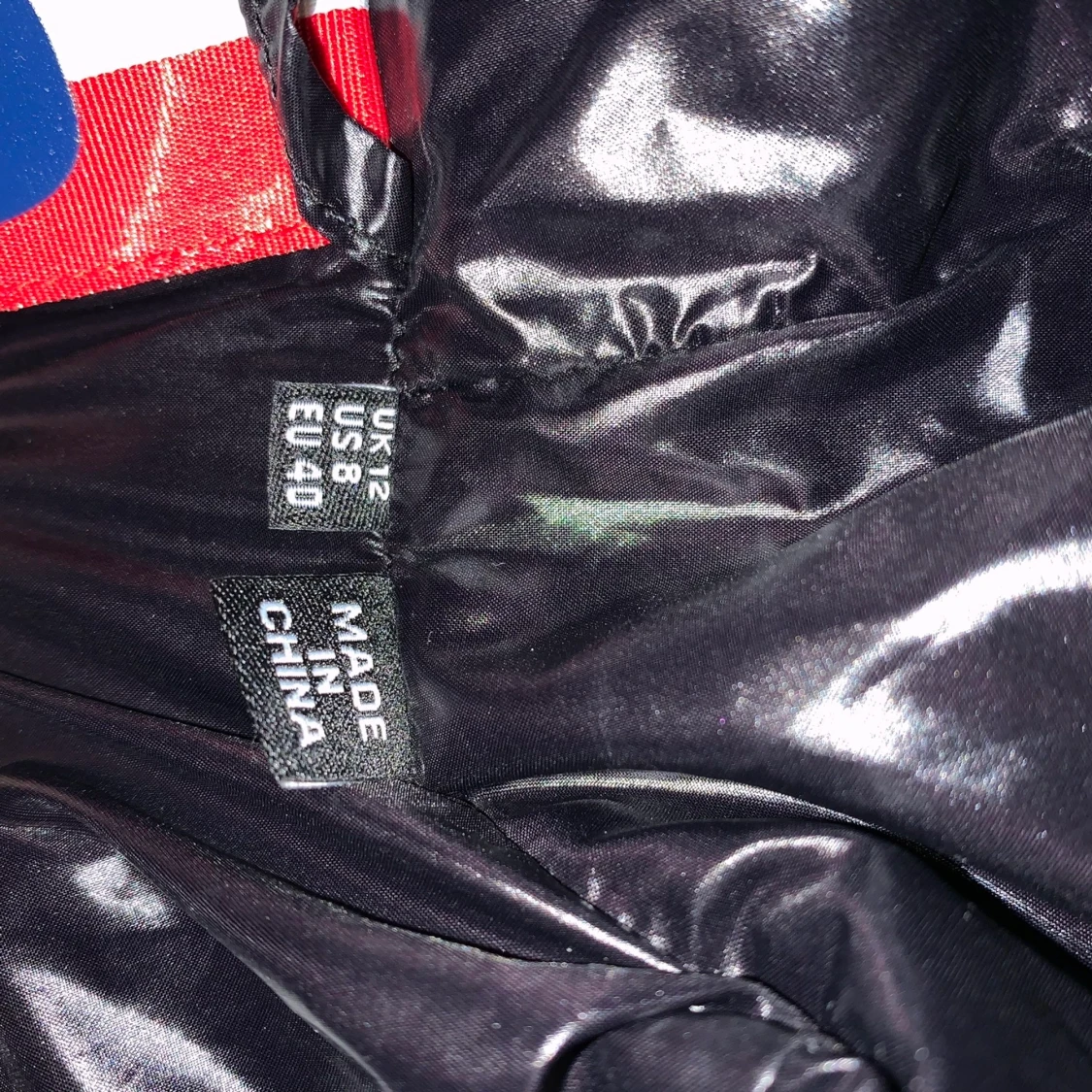 Snygg svart glansig dunjacka från Superdry - 91