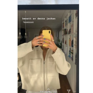 Jacka/overshirt från ginatricot - Säljer den GRÖNA jackan som ni kan se på bild 2!! Det perfekta plagget till hösten! Stickad jacka från ginatricot. Säljer för 200kr nypris 449. 