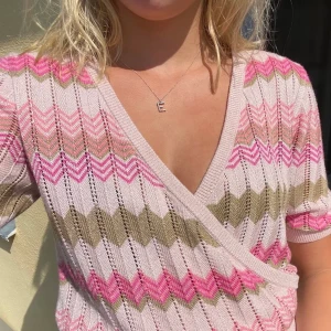 Tröja - Så fin tröja med som tyvärr inte kommer till användning längre💗 jättefint skick, buda från 200kr