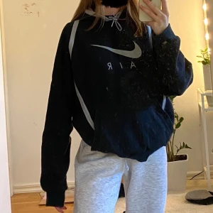 Vintage Nike hoodie - Intressekoll på denna as balla vintage Nike sweatshirt, buda i kommentarerna!💞