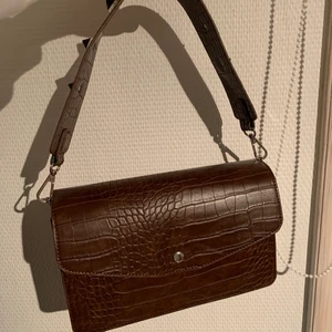 Gina Tricot väska - Populär väska från Gina Tricot. Nyskick. Pris- 160kr