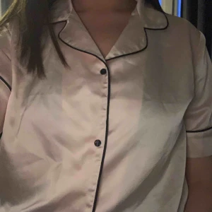  - Gullig pyjamastopp 