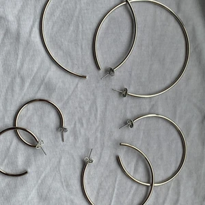 Örhängen  - Olika storlekar, alldrig använt 