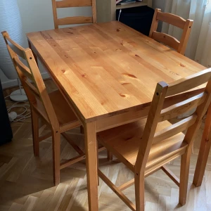 Bord+storlar  - Väldig fint bord med finns stolar. Om ni har några frågor så kan ni skriva till mig🥰