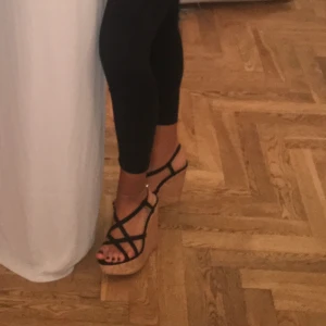 Kilklackar - Från H&M, storlek 39, fint skick