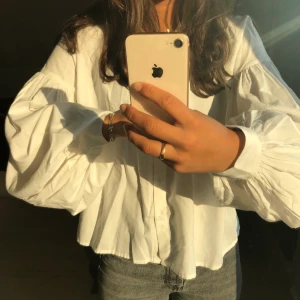 Ballongärmad skjorta  - Denna skjortan är jättefin och väldigt skön. Funkar till allt⭐️