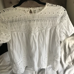 Zara blus - Säljer min fina zara blus då den inte kommer till användning tyvärr:/ väldigt bra skick!
