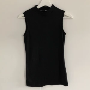 Linne Ribbat - Ribbat linne i storlek M. Högre hals/turtleneck