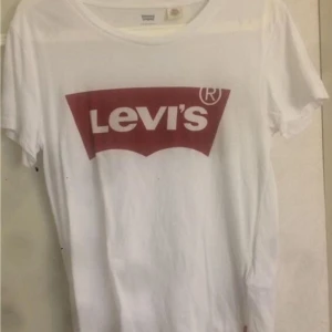  - En helt ny och oanvänd Levis t-shirt 