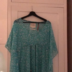  - Fin liten badsarong. Snygg över bikinin på sommaren! 
