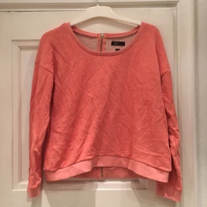  - Tröja från Red Lable (från Carlings), storlek M. Dragkedja i ryggen. Skickas, köparen står för frakten 💌