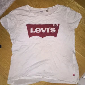  - Jag har storlek S men tyckte den var stor i storlek så köpte L. Använd fåtal gånger