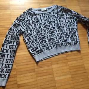  - Top från Monki, använd men i fint skick fortfarande, Det är en medium men jag skulle rekomendera den till personer som letar efter plagg i storlek 36! 