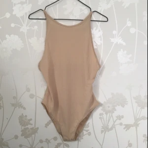  - Body från bikbok🌻 köpte för ett tag sen men har aldrig använt den  🗯 köparen står för frakten eller mötes upp i Stockholm 