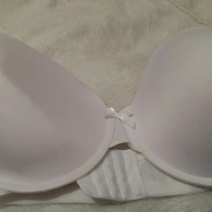  - endast testad Bh, nyskick!  frakt ca. 13kr 