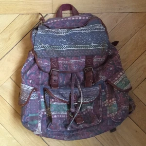  - Jätte cool ryggsäck från urban outfitters.