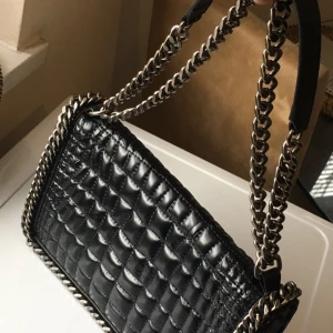  - Zara väska super fin och ny. Ord pris ca 1000kr säljes för 800kr 