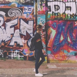  - Använda byxor som är köpta från Hm (typ 2 år sedan), storlek 36 men de är mer en storlek 38a nu. Smal och tight form på byxorna. Går både att ha dem vikta och inte vikta på "vristkanten". Skriv gärna för frågor! Jag kan även skicka fler bilder. 