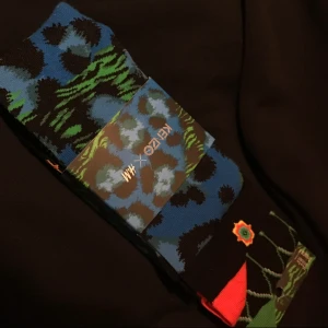  - strumpor från Krnzo X H&M
Kan mötas upp vid TC 
Kan skicka via post. Frakt är 28kr