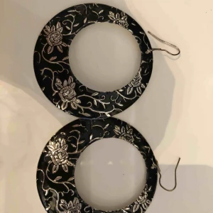  - Öronhängen som aldrig är använda