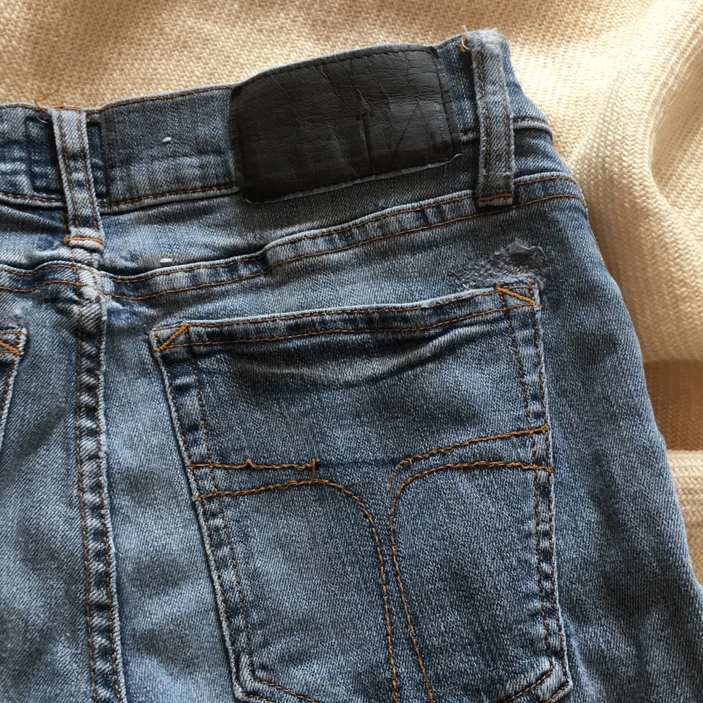 Skitsnygga ljusblåa lågmidjade jeans ifrån diesel är 168 o dom passar mig perfekt men dom går och ha om man är 165-173 skulle jag gissa💗 . Jeans & Byxor.
