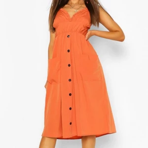 Midi dress storlek 36 - Mycket fin orange klänning, dock aningen för lång för min smak så den är helt oanvänd