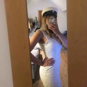  - Snygg studentklänning i storlek S! Sitter supersnyggt och är skön. 