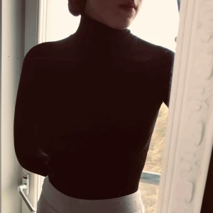  - Fri frakt 📦 Snygg och skön polotröja från Ginatricot. Fint skick✨ Jag bjuder på fraktkostnaden 💌