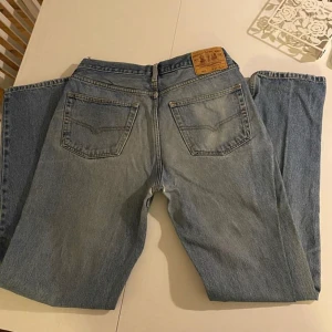 Baggy jeans  - Säljer: vidare jeans  Själ: använder ej  Storlek: w36 L 34 men har sytt in dem så skulle mer säga w 29 Pris: 150kr Frakt: 88kr Dm eller kommentera för intresse eller bud, kram💓💓