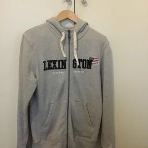 Lexingston hoodie, Strl S - Finns byxor som passar till tröjan också!