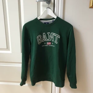 Gant sweatshirt  - En snygg gant tröja i storlek 170cm / 15 år, skulle säga att den motsvarar en small!! Inklusive frakt