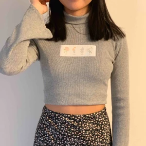  - polo tröja med gulligt tryck!! använd sparsamt! frakt tillkommer!!