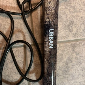 Oanvänd Plattång - Säljer en oanvänd plattång inköpt för ca 1 månadsen för 349kr. Fraktkostnad 50kr