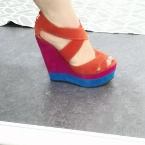 Killklack - Sparsamt använda kilklackar. 13 cm klack med platå. 50kr +frakt