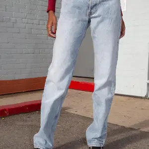 Det perfekta paret jeans. Aldrig använda. Säljer då dem var lite för små🦋🦋🦋 Är slutsålda på hemsidan och fraktas inte till Sverige längre. Om ni vill ha fler bilder skriv😊