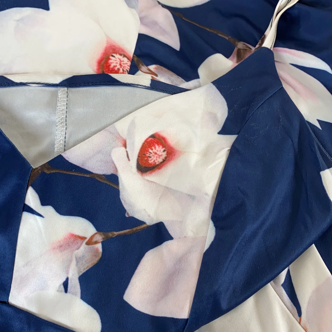 Kort blommig klänning  - 91