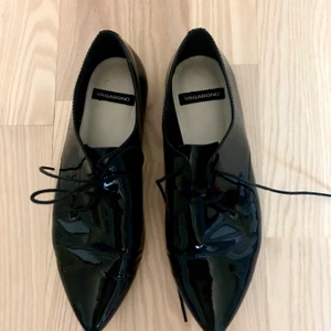 Vagabond myggjagare - Vagabond köpta secondhand, storlek 38, fint skick med lite veck där fram. Inget som stör :) frakt tillkommer