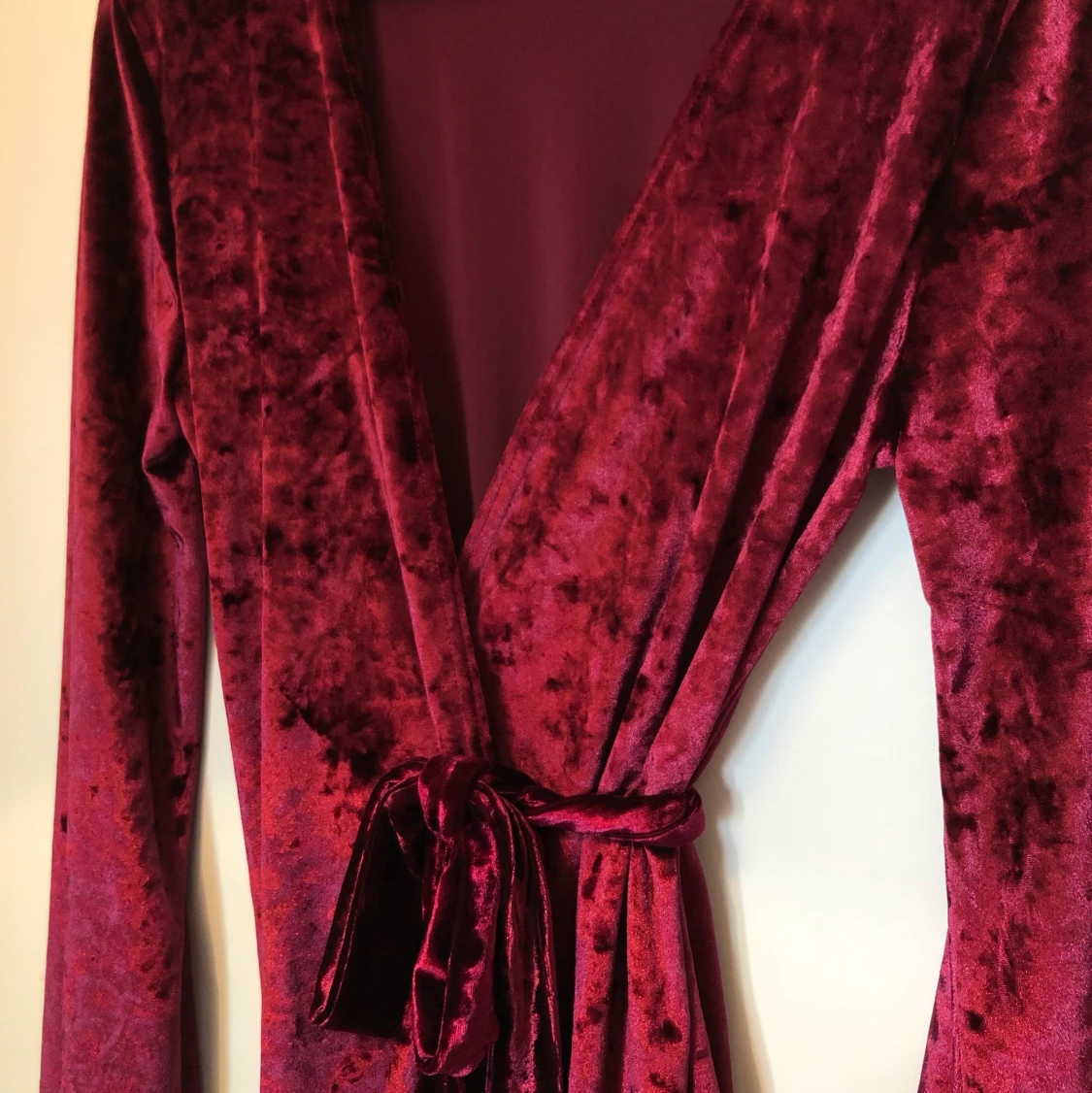 Sammetstopp med trumpetärm - 90