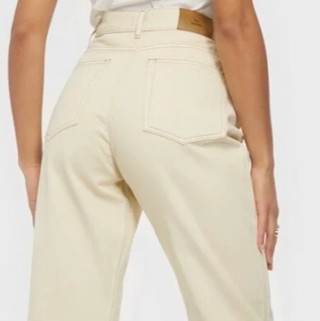 Beige jeans från Nelly - 90