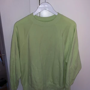 American eagle  - Supermysig sweatshirt från American Eagle, storlek XS men på mig sitter den perfekt och har storlek M egentligen. Bra kvalite och i gott skick.🙌🏻 +frakt