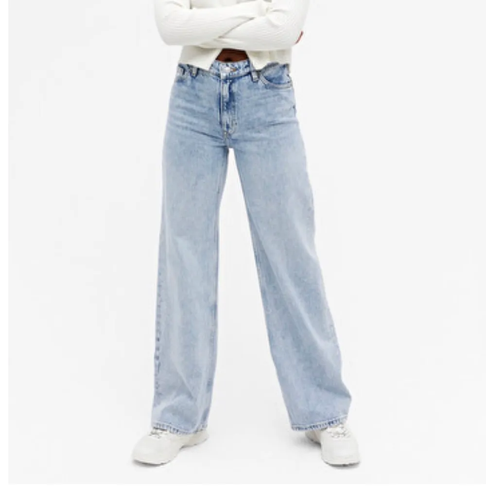 Raka jeans, modellen ”Yoko” från monki. Storlek 29 men passar även mig som har 28. Säljer då jag tycker de är för korta på mig (är 175 cm). 200 + 66 frakt. Skriv om du vill ha fler bilder! . Jeans & Byxor.