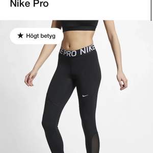 Säljer mina Nike PRO leggings för de blivit för små. Kom privat för frågor eller om du vill ha fler bilder<33 