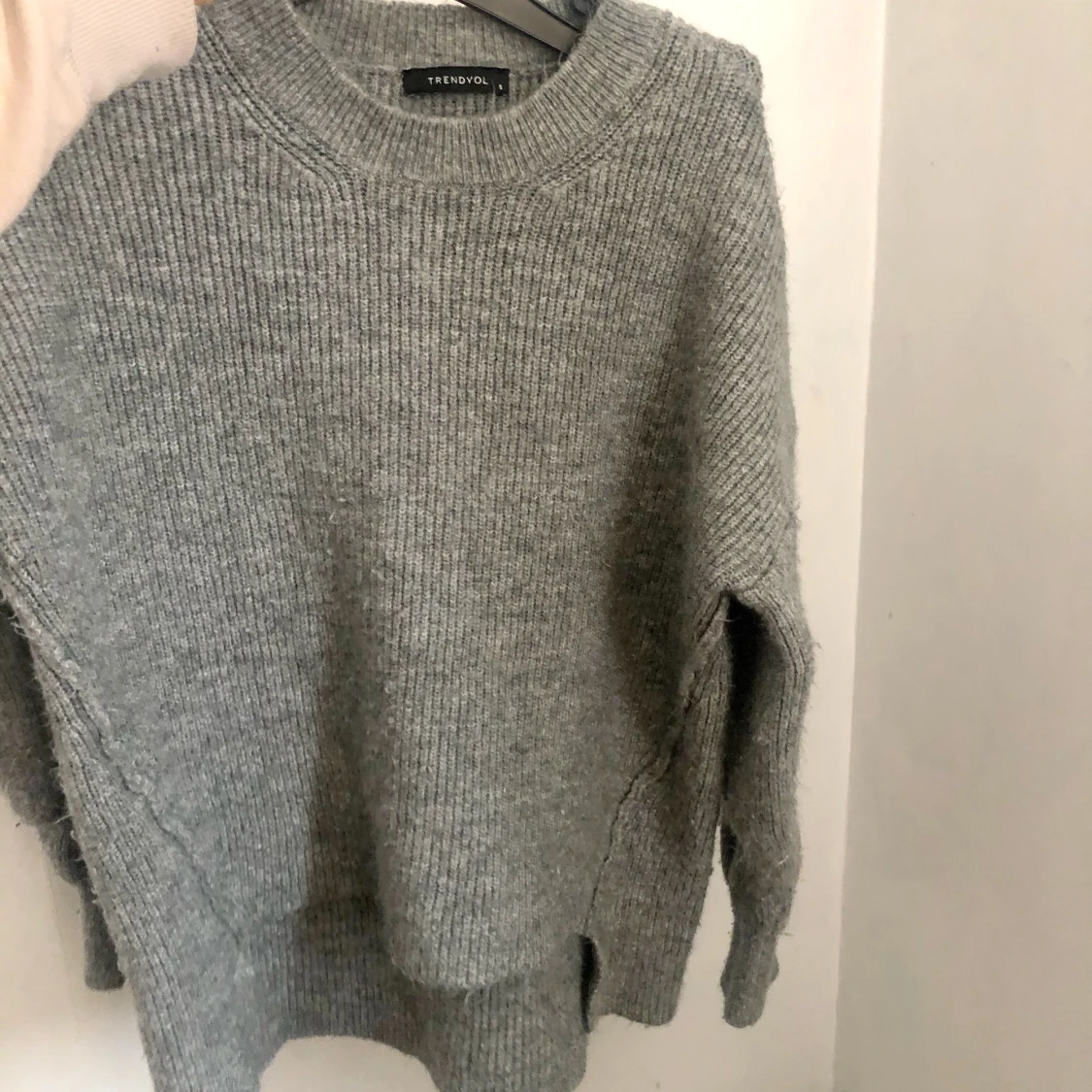 Stickad tröja grå  - 90